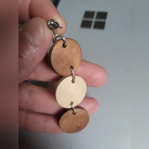 NWOT Artisian Wood Circular Drop Errands - Picture 2 of 2